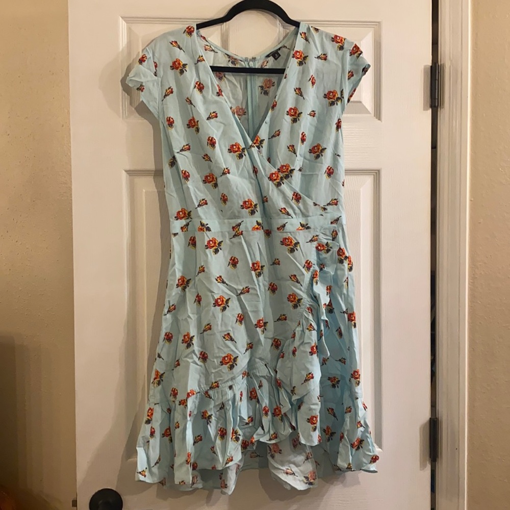 Short sleeve floral wrap dress